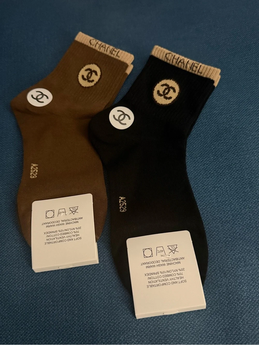 Designer 2 pairs Crew Socks in Black and Brown with Beige Trim small medium new